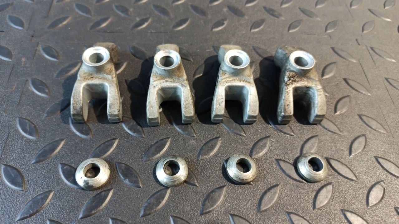 Кронштейн топливной форсунки Opel Zafira/B 2005-2014