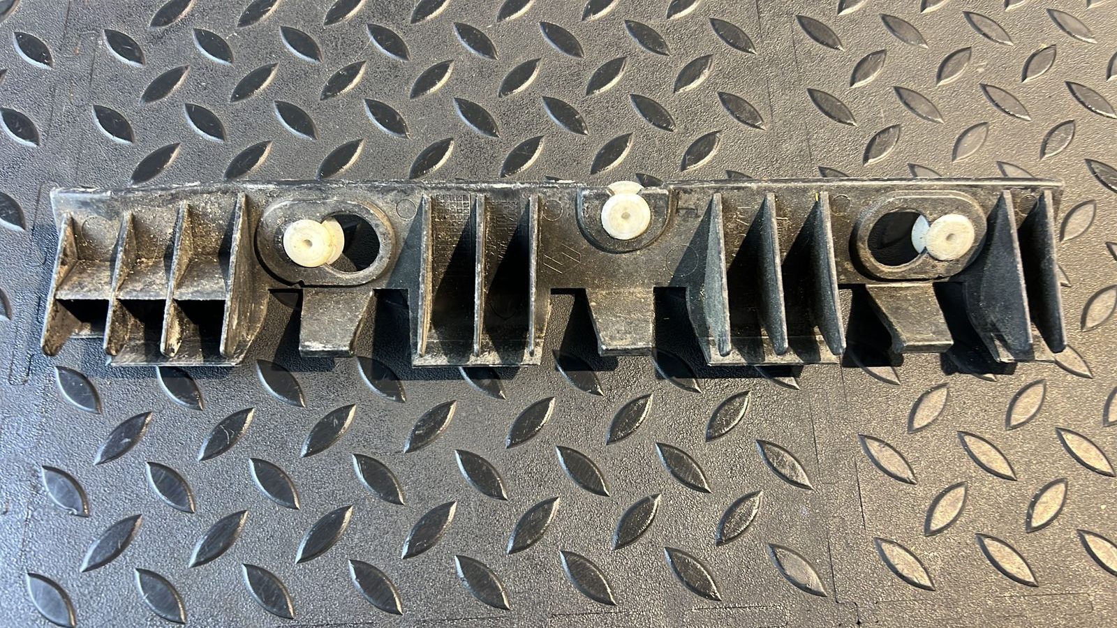 Кронштейн бампера задний левый Renault Logan 2004-2015