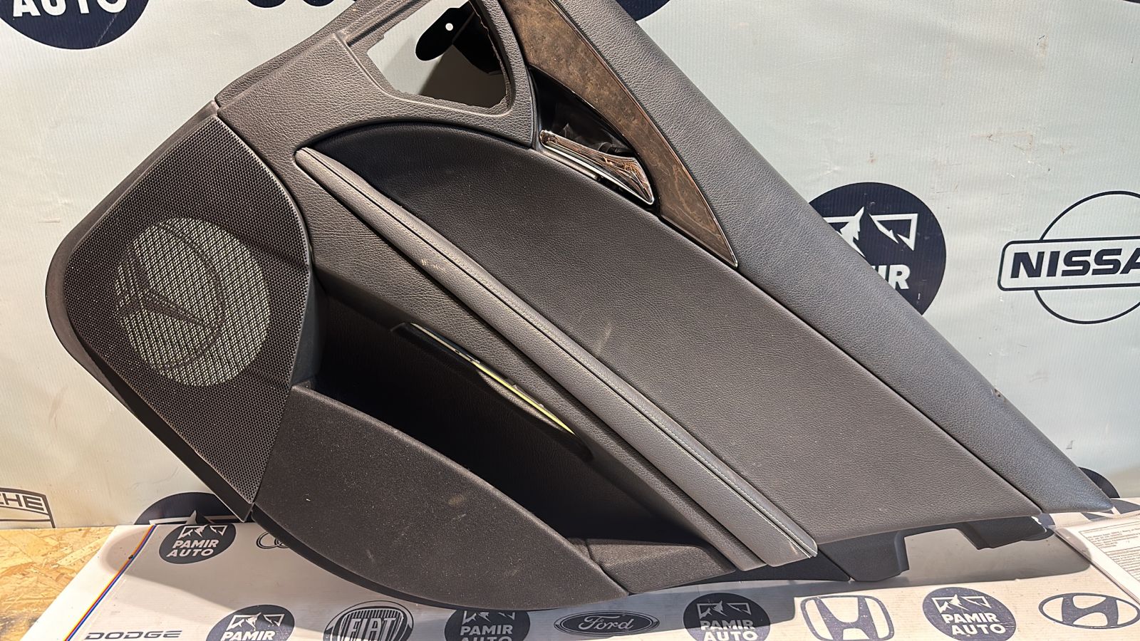 Обшивка двери задняя правая Mercedes E/W211 2002-2009
