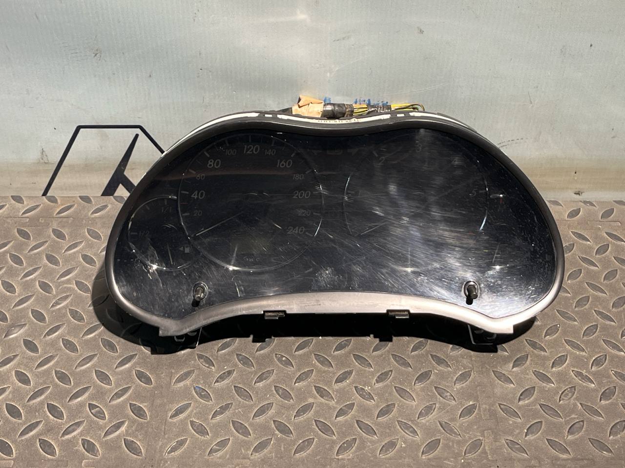 Комбинация приборов (Щиток) Toyota Avensis/2 2003-2009