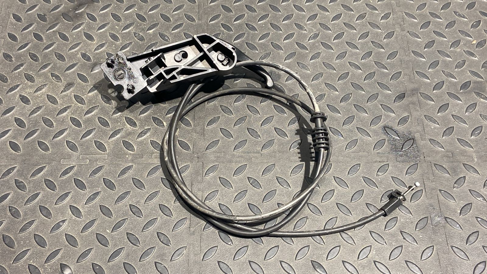 Трос замка капота Renault Megane/2 2002-2009