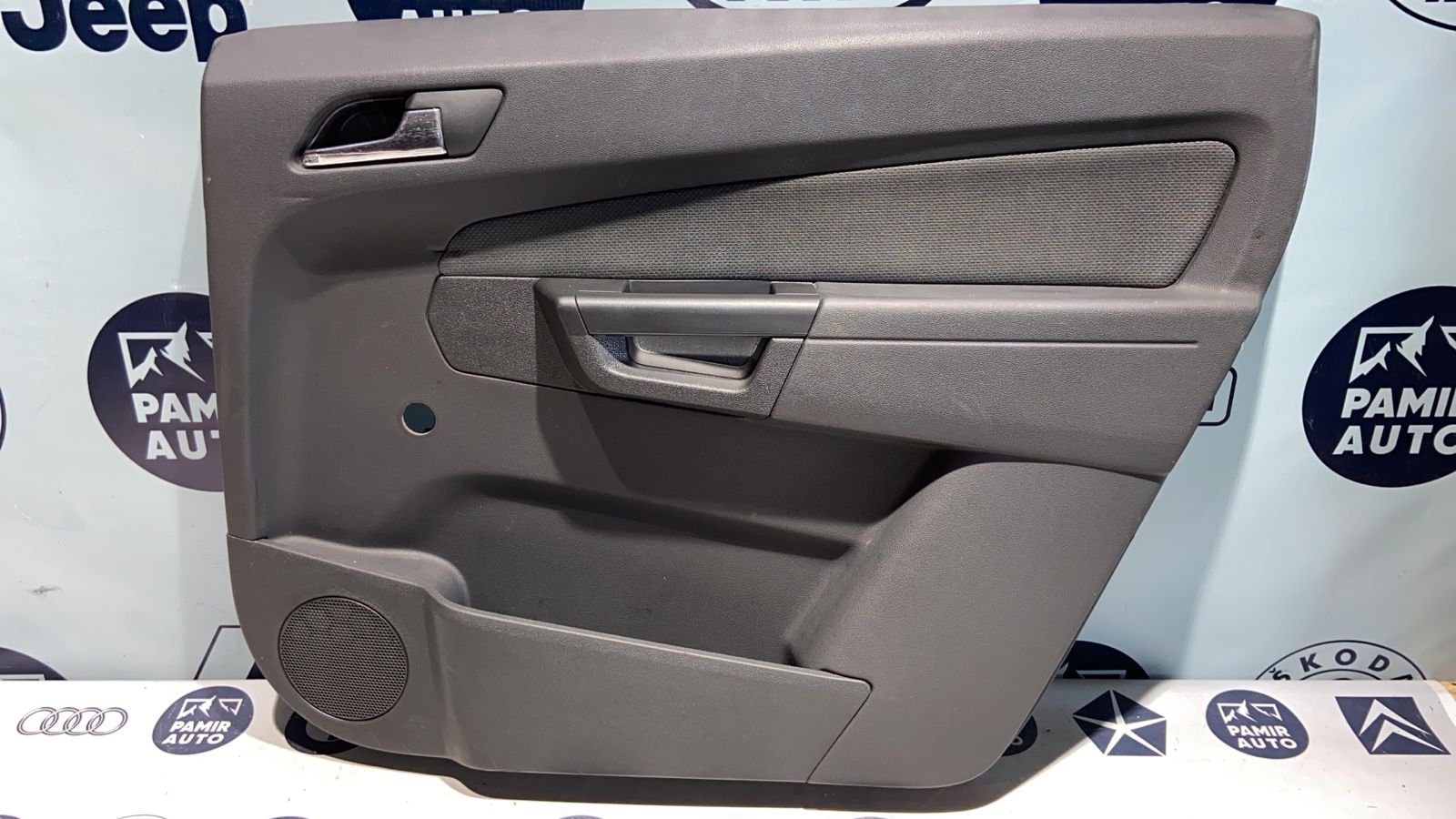 Обшивка двери задняя правая Opel Zafira/B 2005-2014