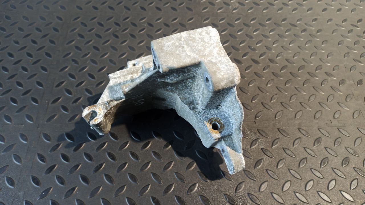 Кронштейн генератора Ford Focus 1998-2007