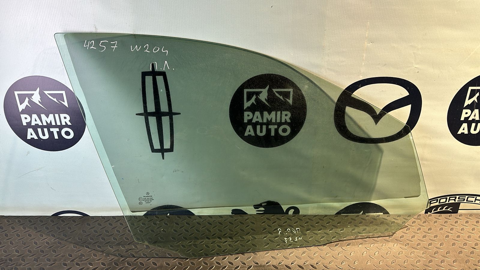 Стекло двери переднее левое Mercedes C/W204 2006-2015