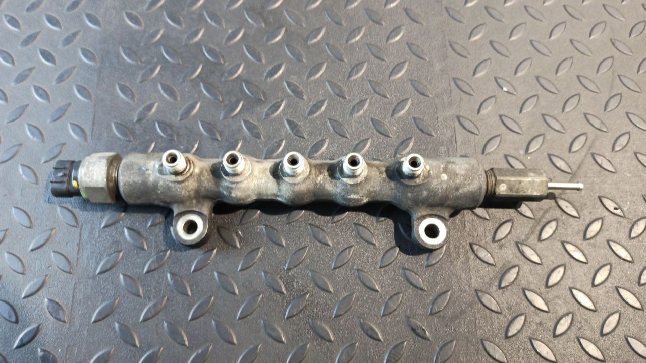 Рампа топливная Toyota Avensis/2 2003-2009