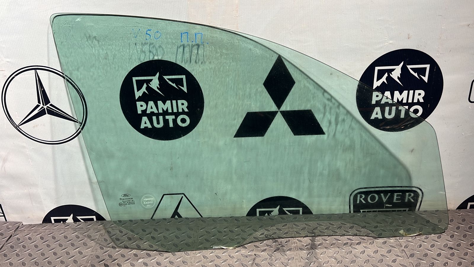 Стекло двери переднее правое Ford Focus 1998-2007