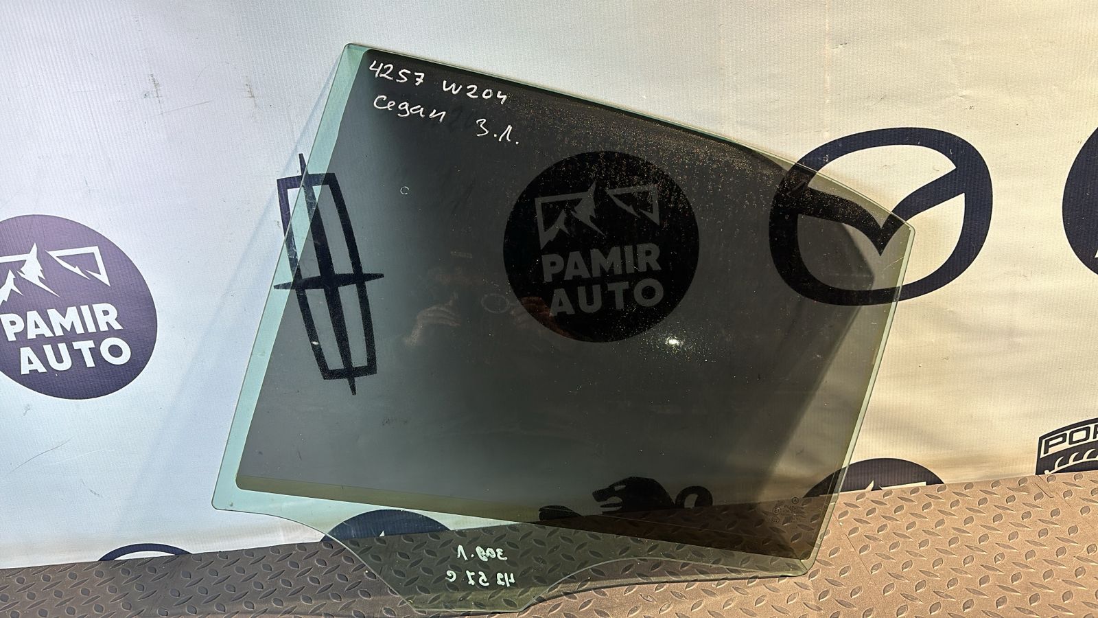 Стекло двери заднее левое Mercedes C/W204 2006-2015