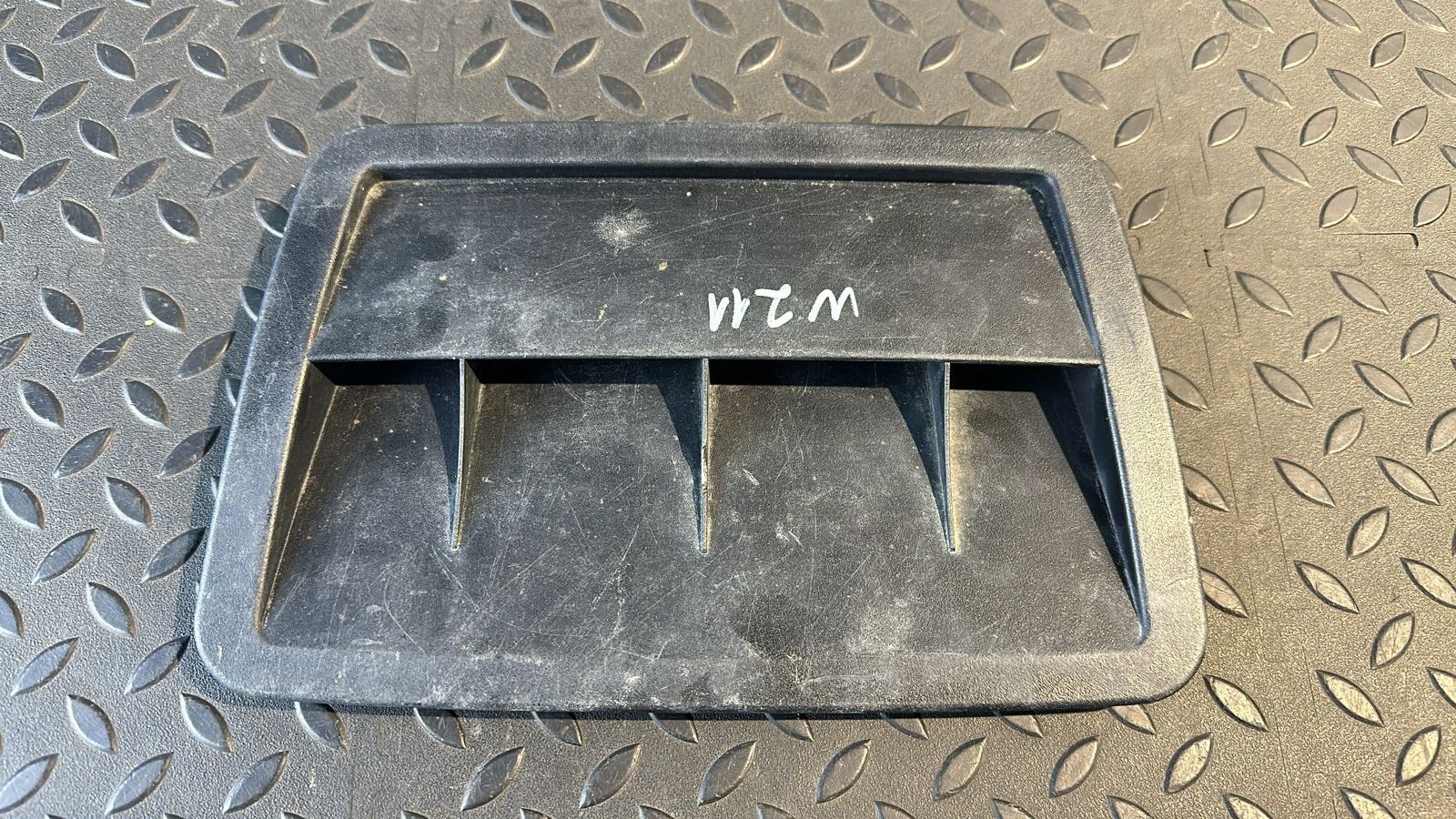 Дефлектор воздушный Mercedes E/W211 2002-2009