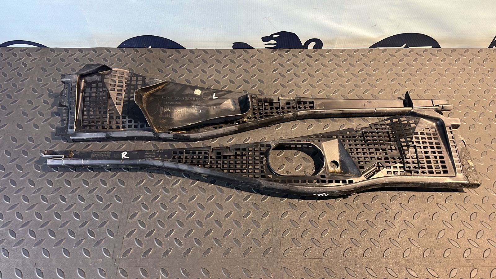 Решетка под лобовое стекло (Жабо) Renault Logan 2004-2015