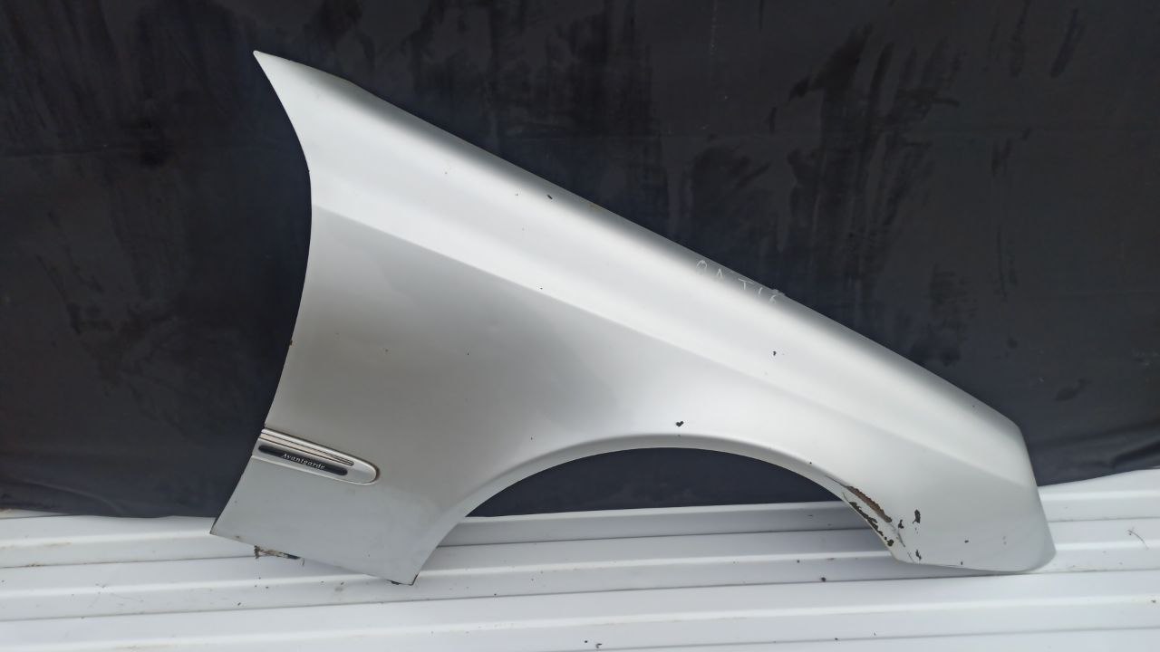 Крыло переднее правое Mercedes E/W211 2002-2009