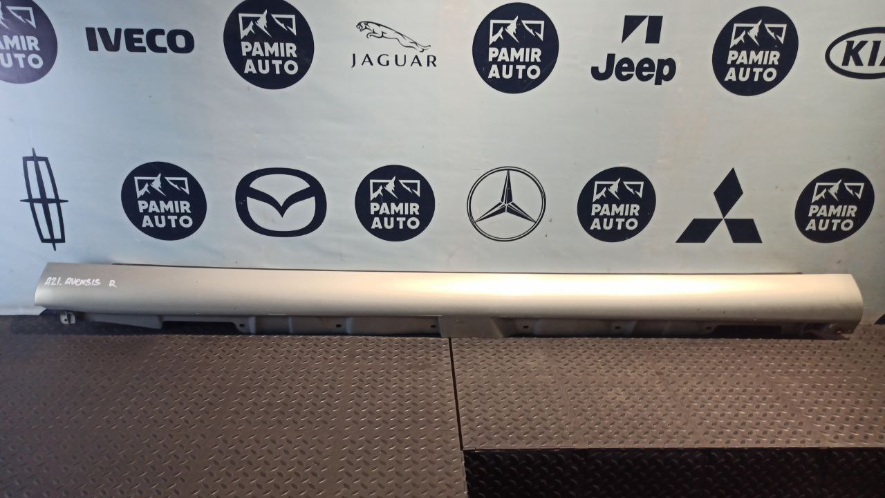 Накладка порога правая Toyota Avensis/2 2003-2009