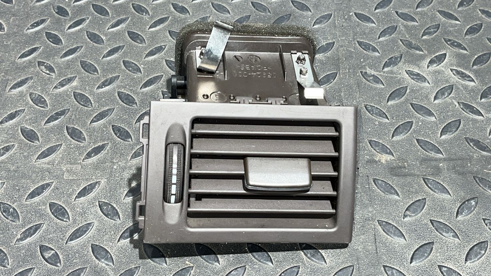 Дефлектор воздушный правый Mercedes C/W204 2006-2015