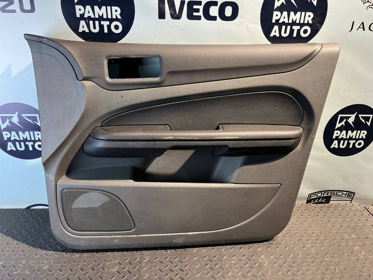 Обшивка двери передняя правая Ford Focus/2 2004-2011