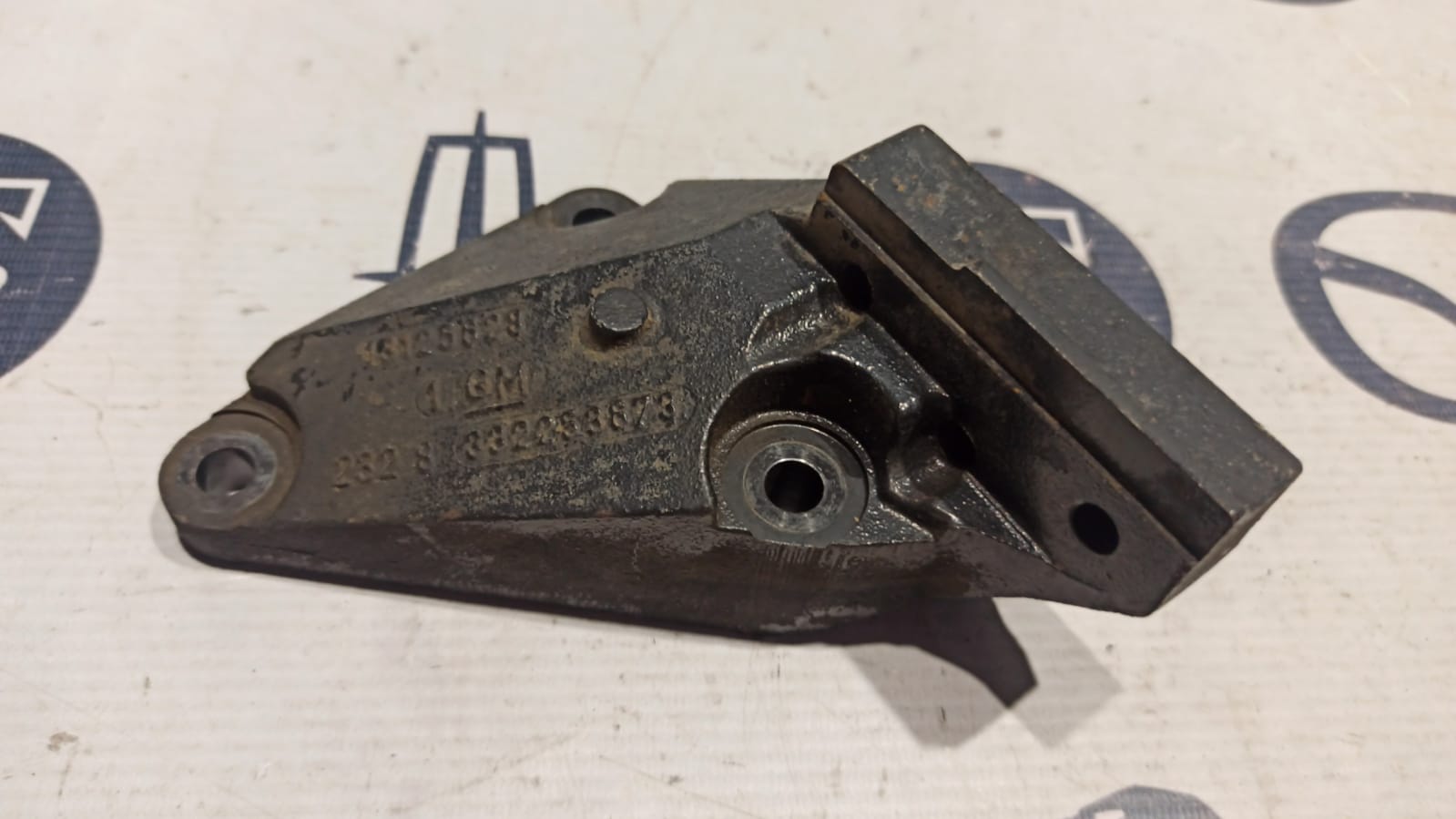 Кронштейн опоры двигателя Opel Zafira/B 2005-2014