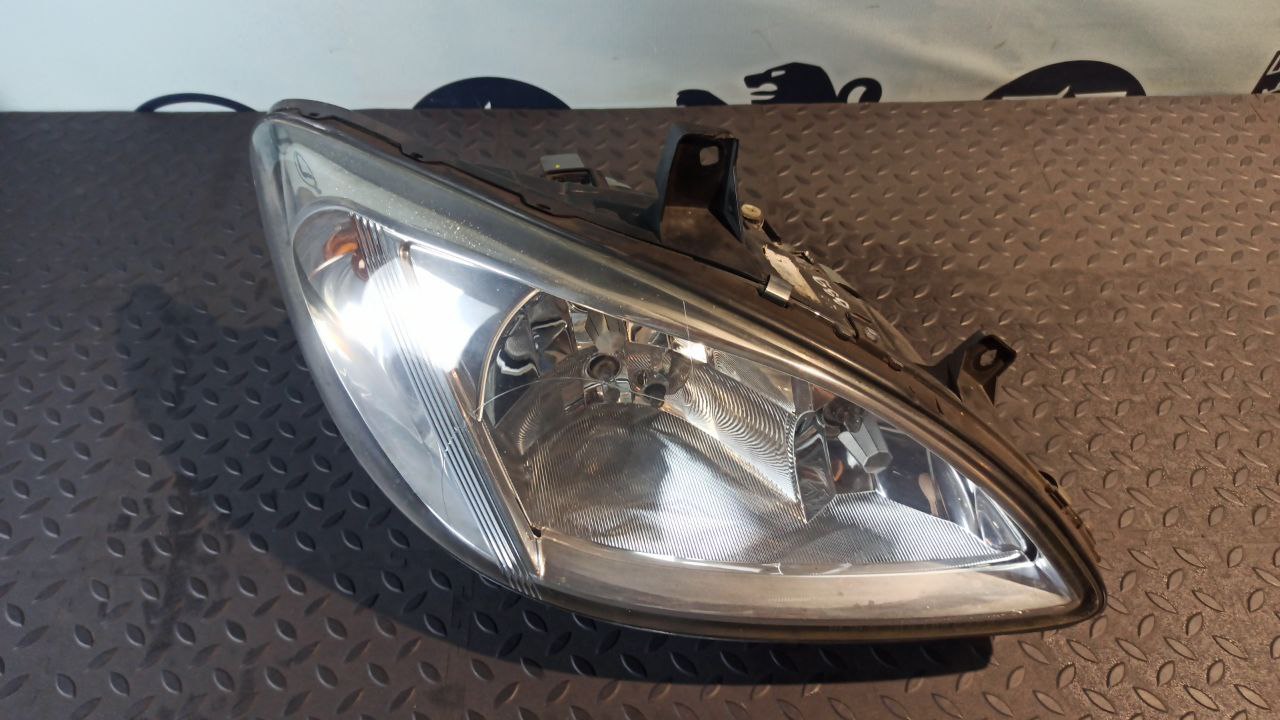Фара правая Mercedes Vito/W639 2003-2014
