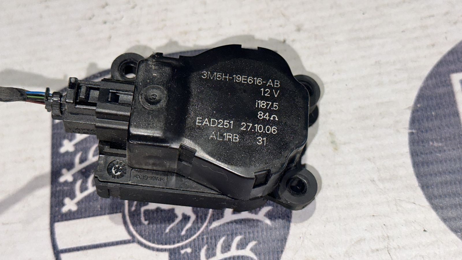 Моторчик заслонки отопителя Ford Focus/2 2004-2011