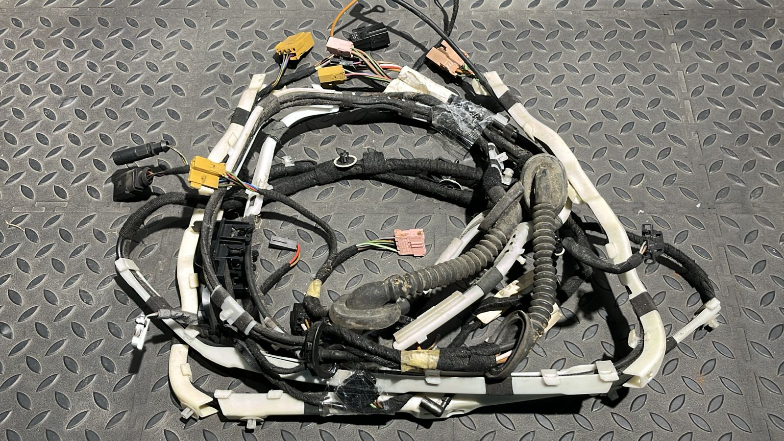 Проводка двери багажника Volkswagen Golf/4 1997-2006