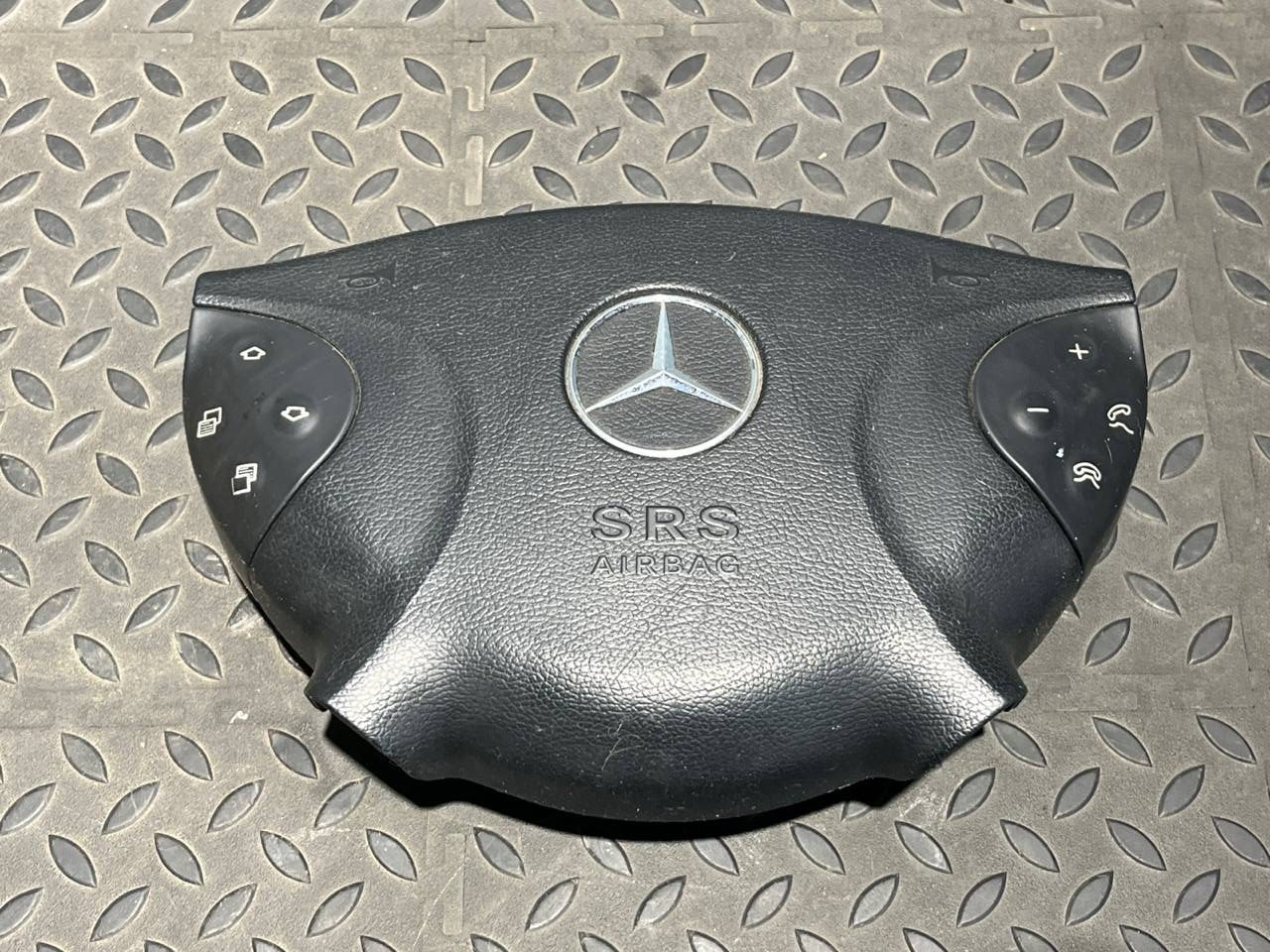 Подушка безопасности в руль Mercedes E/W211 2002-2009
