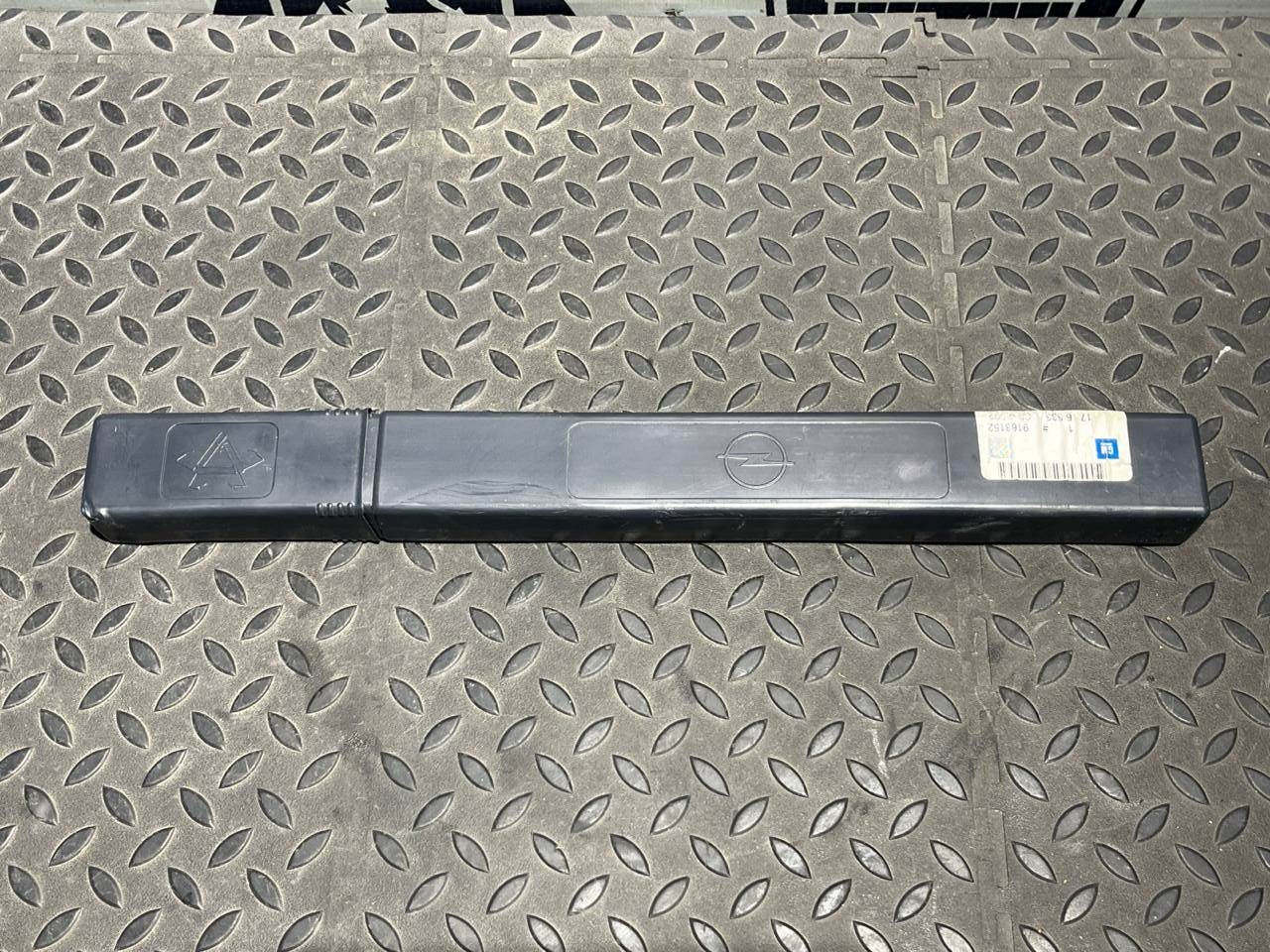 Знак аварийной остановки Opel Astra/H 2004-2014