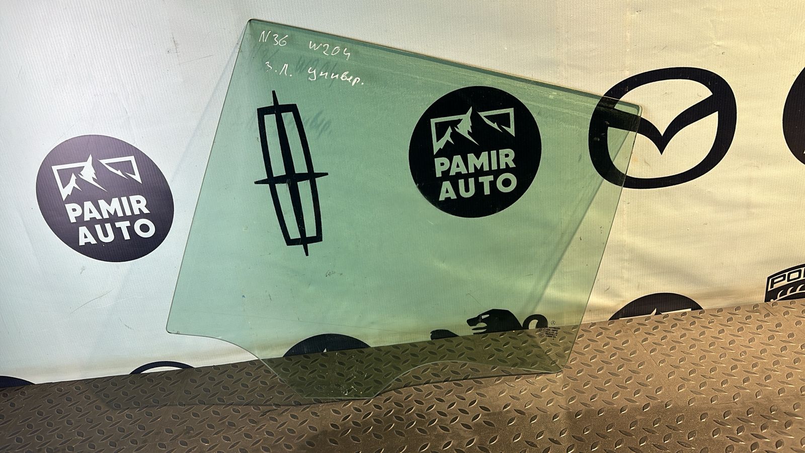 Стекло двери заднее левое Mercedes C/W204 2006-2015