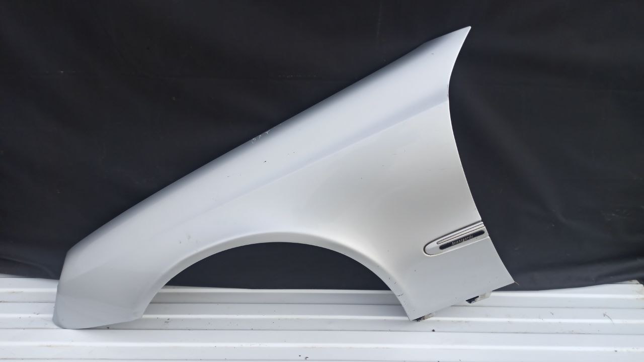 Крыло переднее левое Mercedes E/W211 2002-2009