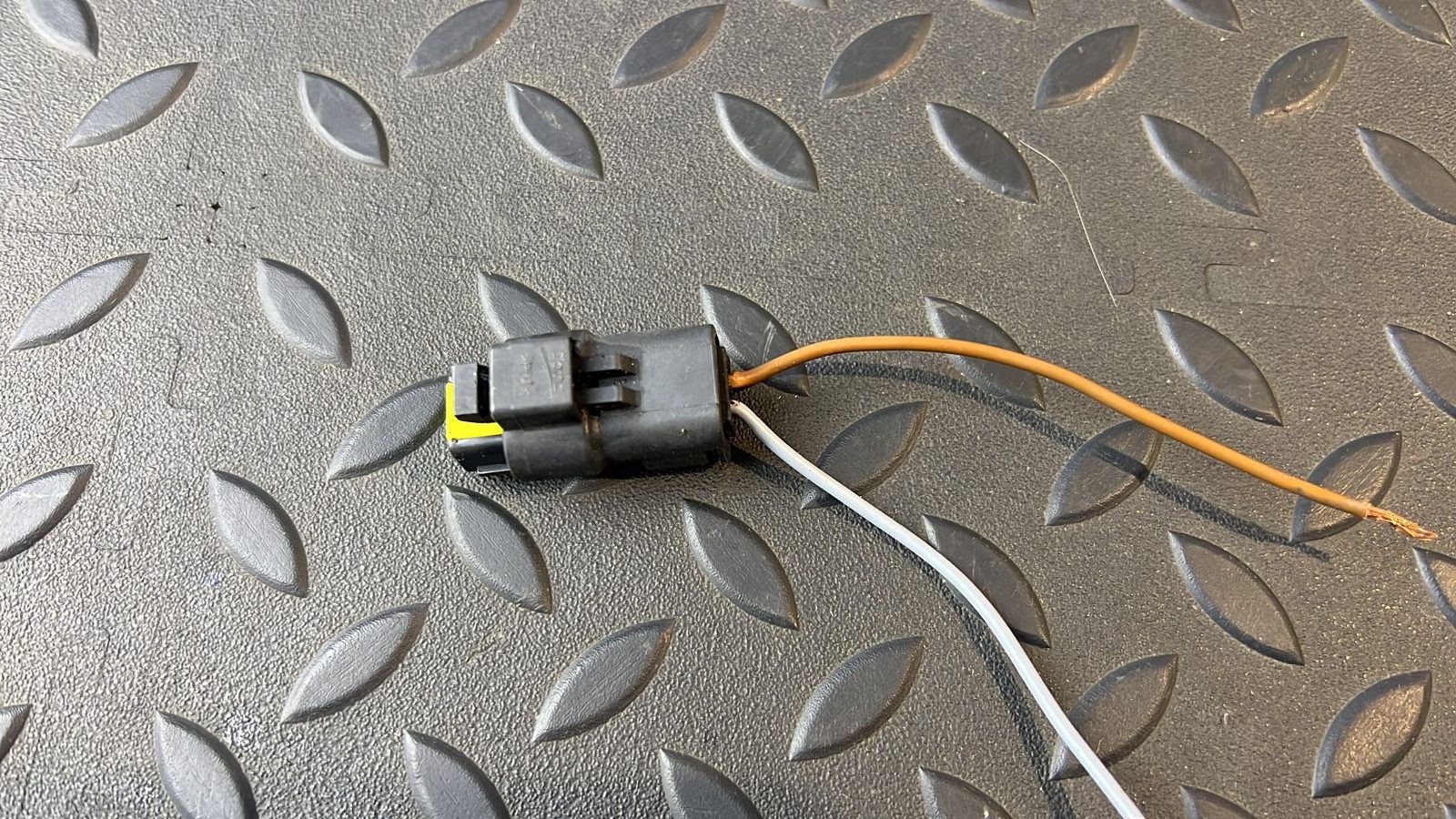 Разъем насоса омывателя Renault Logan 2004-2015