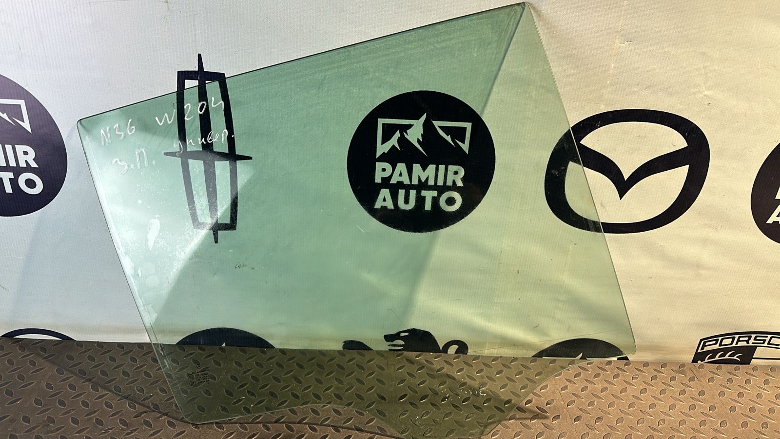 Стекло двери заднее правое Mercedes C/W204 2006-2015