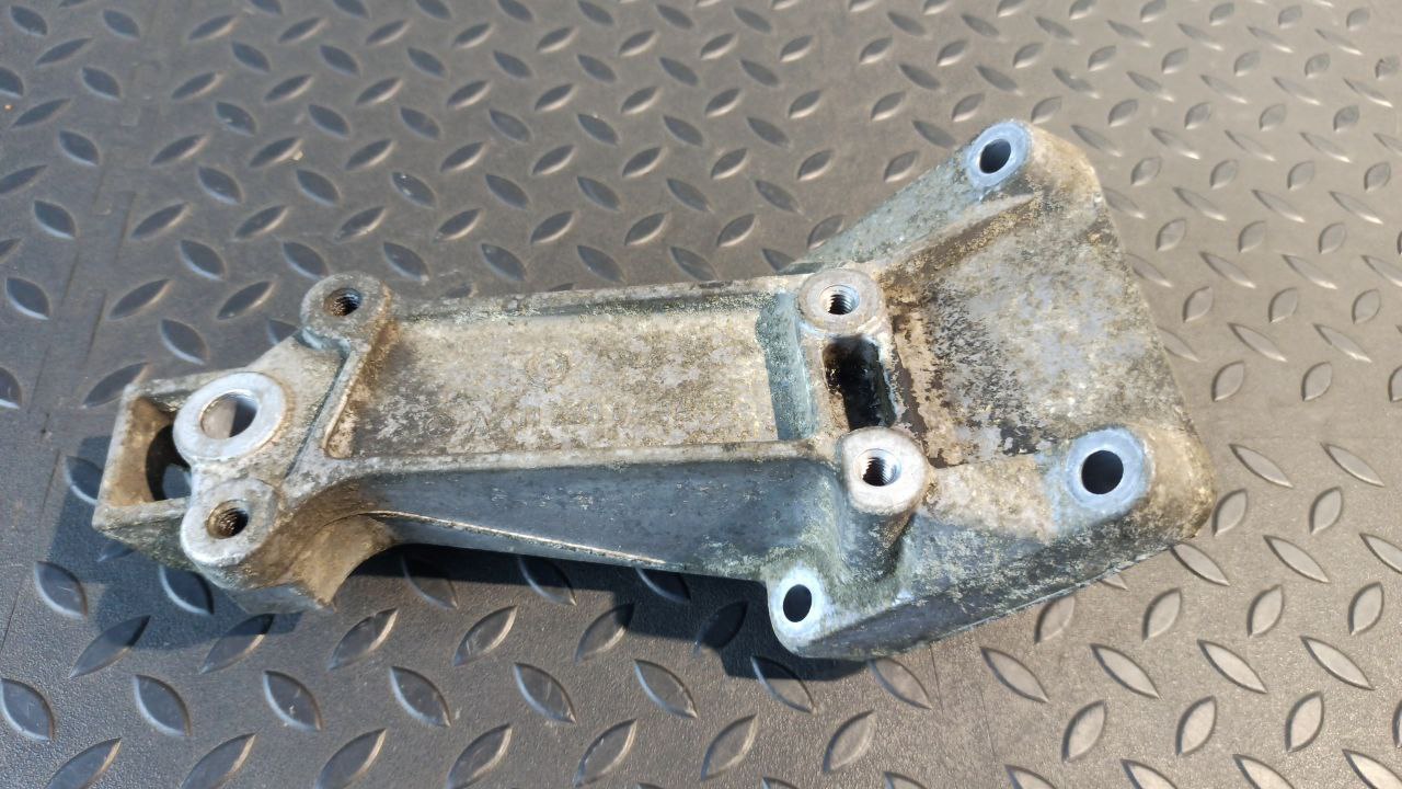 Кронштейн двигателя Mercedes Sprinter/W901-W909 1995-н.в.