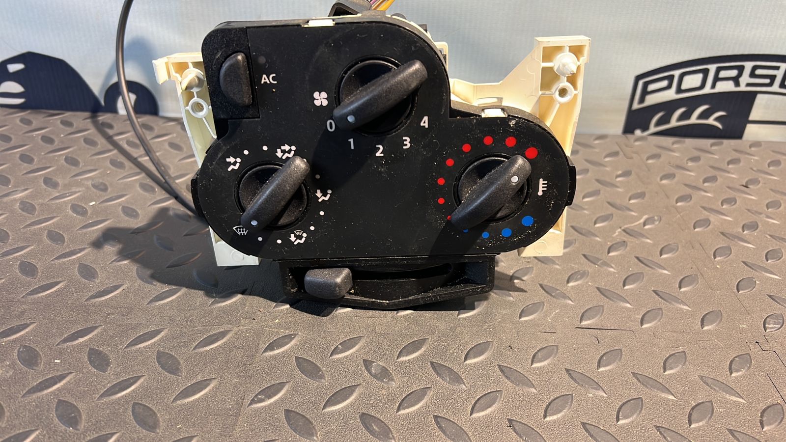 Блок управления отопителем Renault Logan 2004-2015