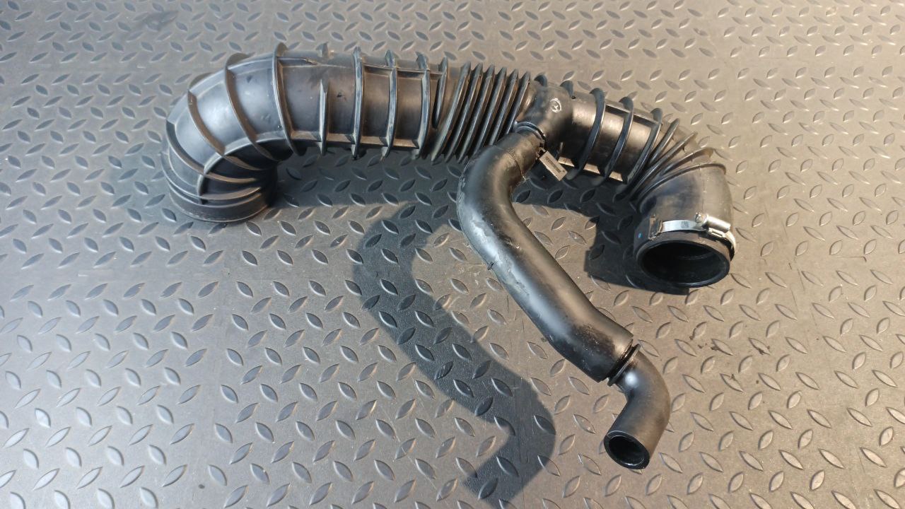 Патрубок воздушного фильтра Mercedes Vito/W639 2003-2014