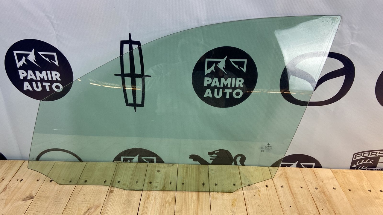 Стекло двери переднее левое Mercedes C/W204 2006-2015