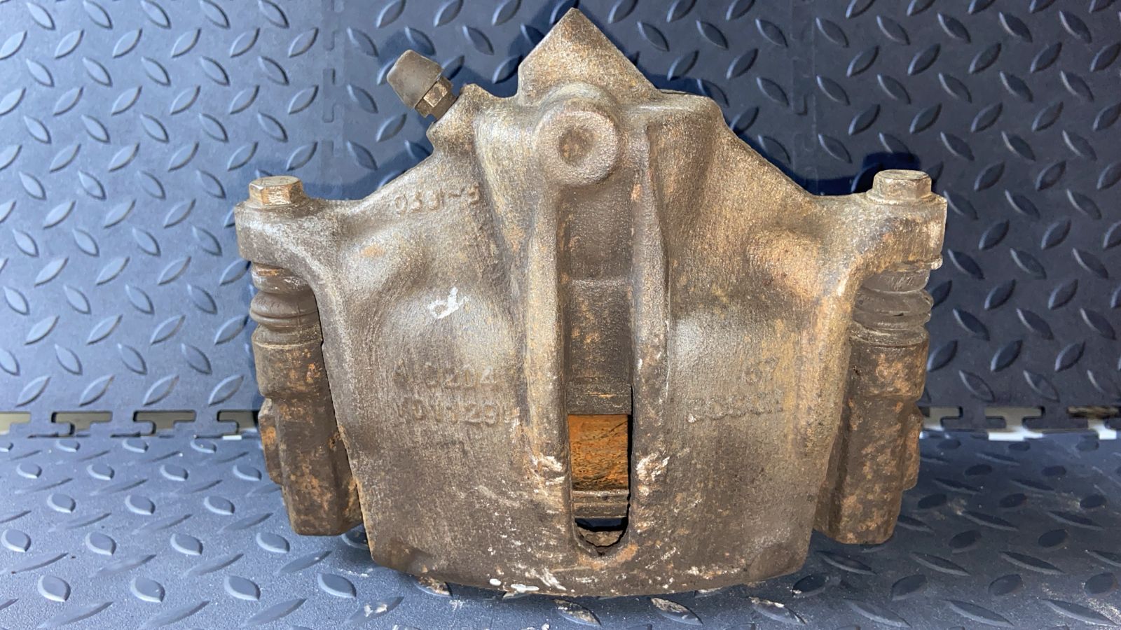 Суппорт передний правый Ford Mondeo/3 2000-2007