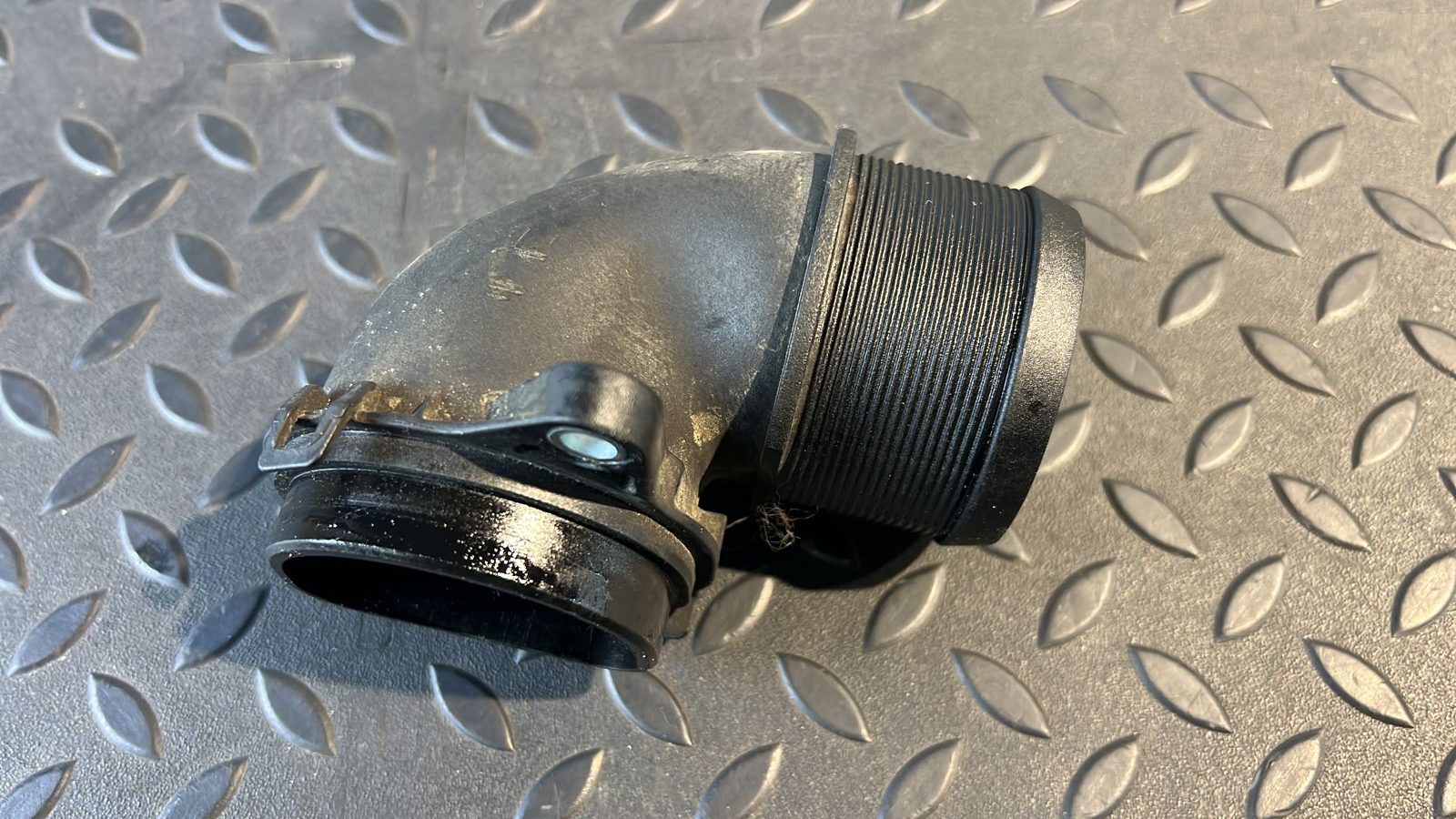 Патрубок интеркулера Opel Zafira/B 2005-2014