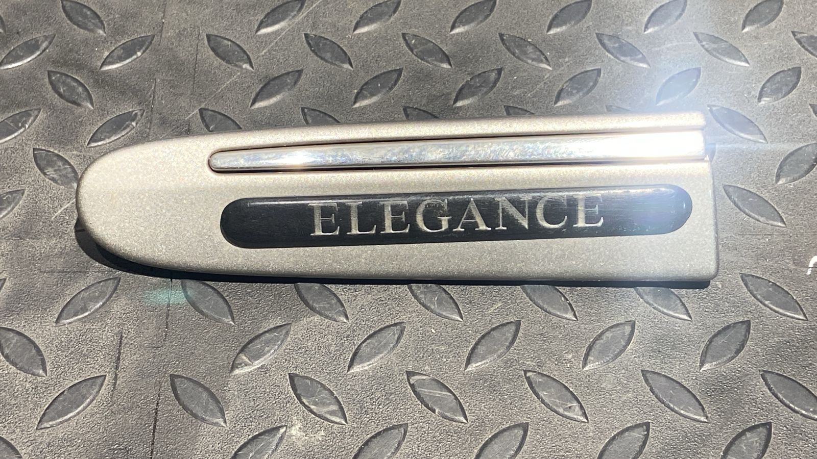 Молдинг крыла передний левый Mercedes E/W211 2002-2009