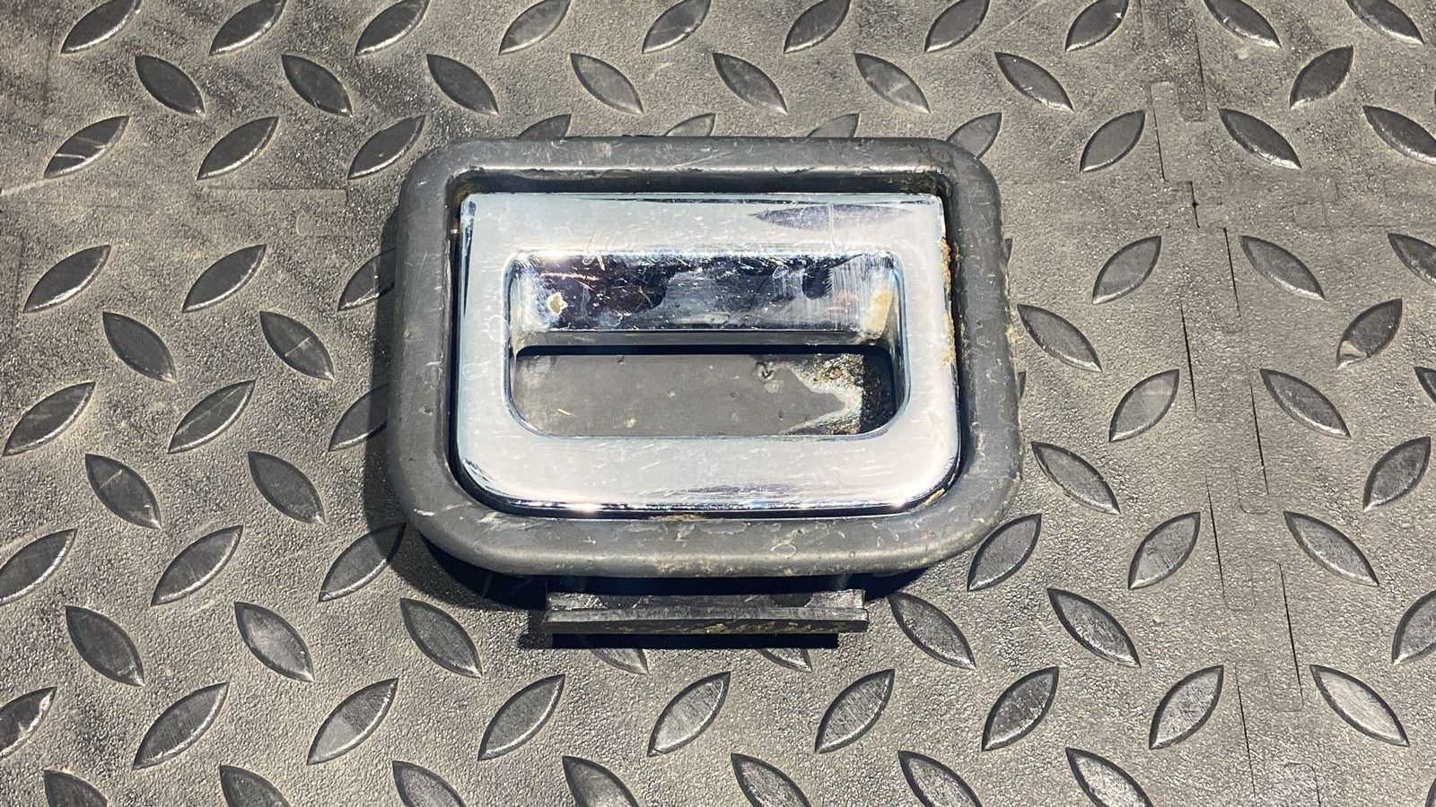 Ручка пола багажника Volkswagen Golf/5 2003-2009