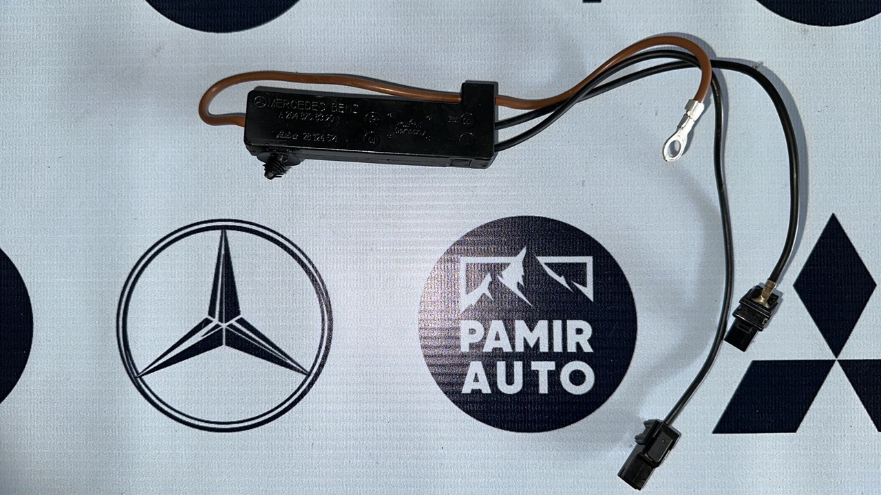 Усилитель антенны левый Mercedes C/W204 2006-2015