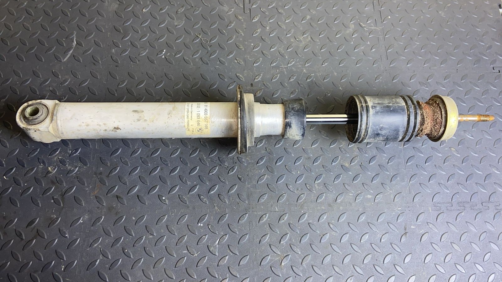 Амортизатор задний BMW 5/E39 1995-2004