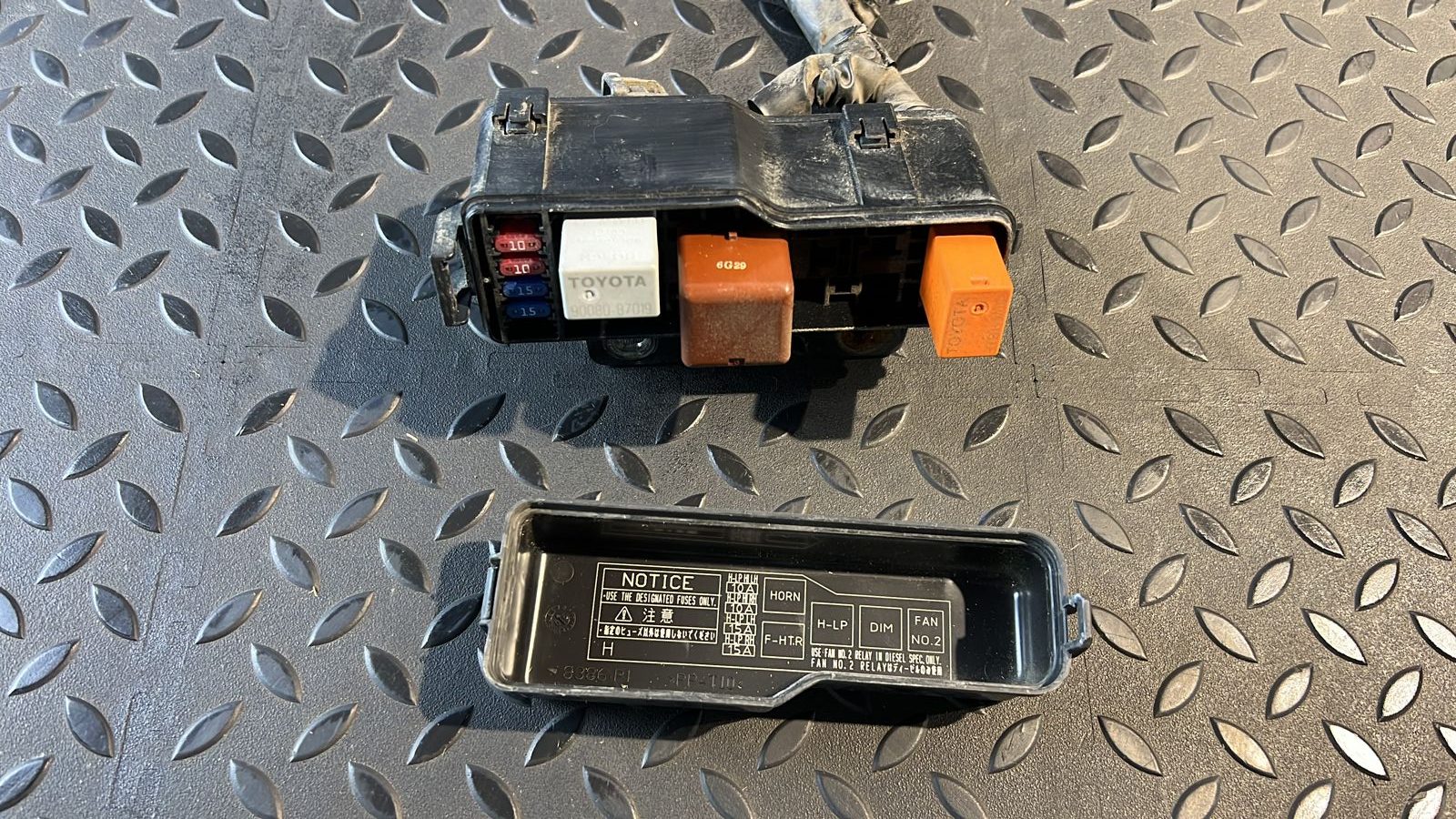 Блок реле Toyota Avensis/2 2003-2009