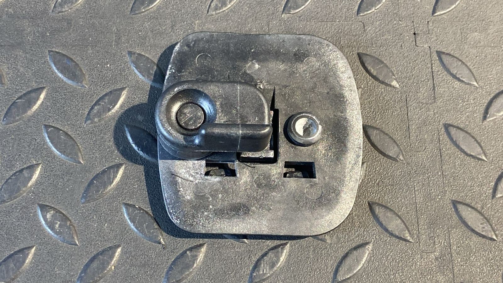 Кронштейн знака аварийной остановки Mercedes C/W203 2000-2008