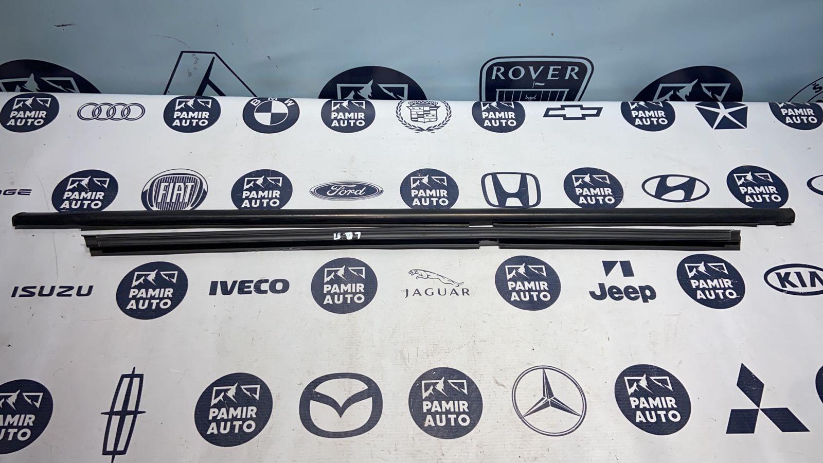 Уплотнитель двери передний левый Renault Scenic/2 2003-2009