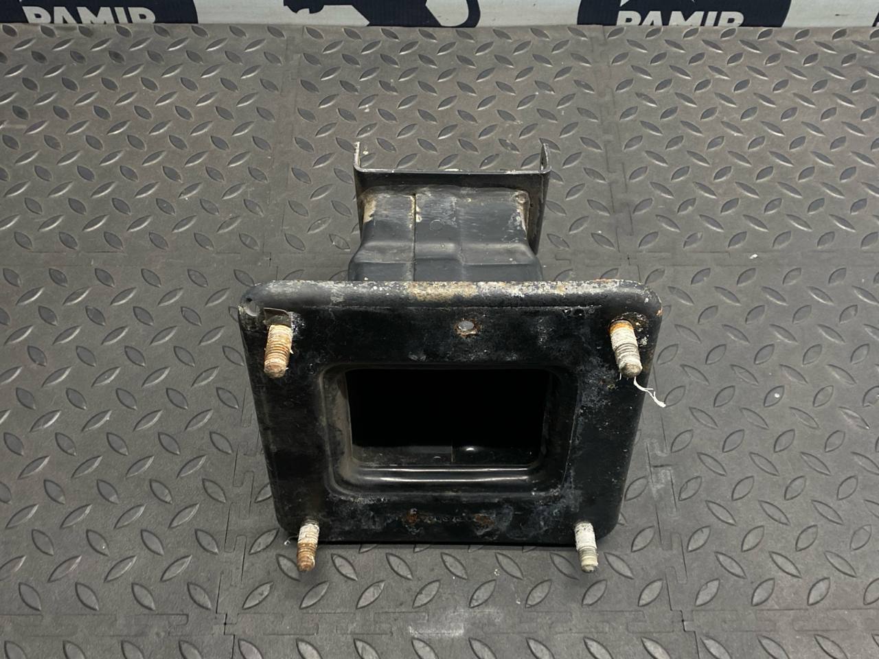 Кронштейн усилителя бампера задний правый Mercedes M/W164 2005-2011 — изображение 2