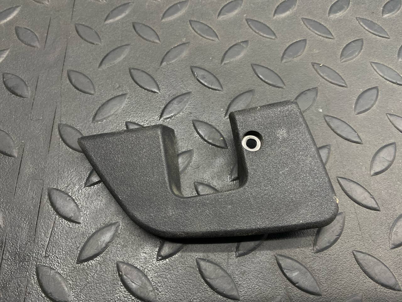 Накладка замка двери правая Mercedes C/W202 1993-2001