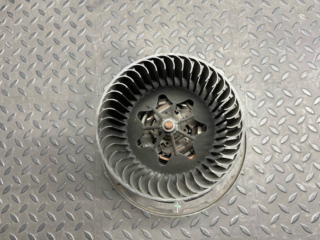 Моторчик отопителя BMW 3/E90 2004-2013