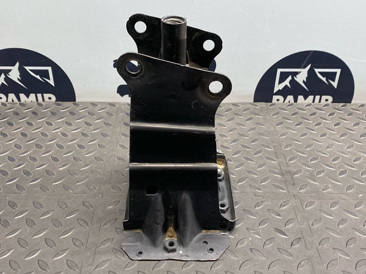 Кронштейн усилителя бампера передний правый Mercedes B/W245 2005-2011 — изображение 2