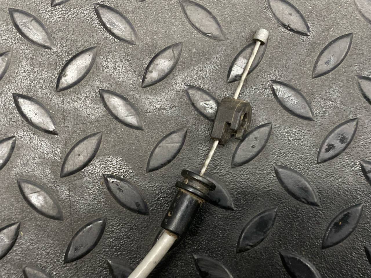 Трос замка двери багажника левый Ford Transit 2000-2006 — изображение 2