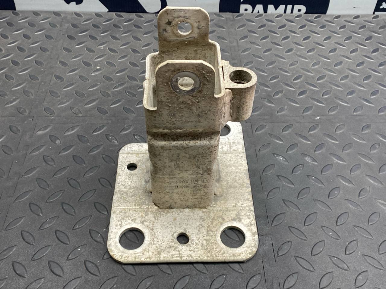 Кронштейн усилителя бампера передний правый Renault Scenic/2 2003-2009 — изображение 2