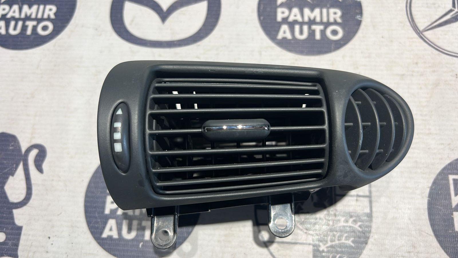 Дефлектор воздушный правый Mercedes C/W203 2000-2008