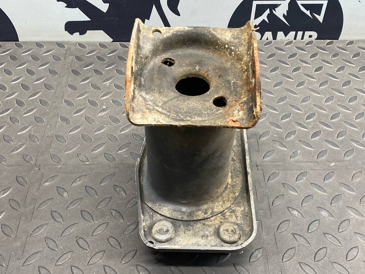 Кронштейн усилителя бампера задний левый Mercedes E/W211 2002-2009 — изображение 2