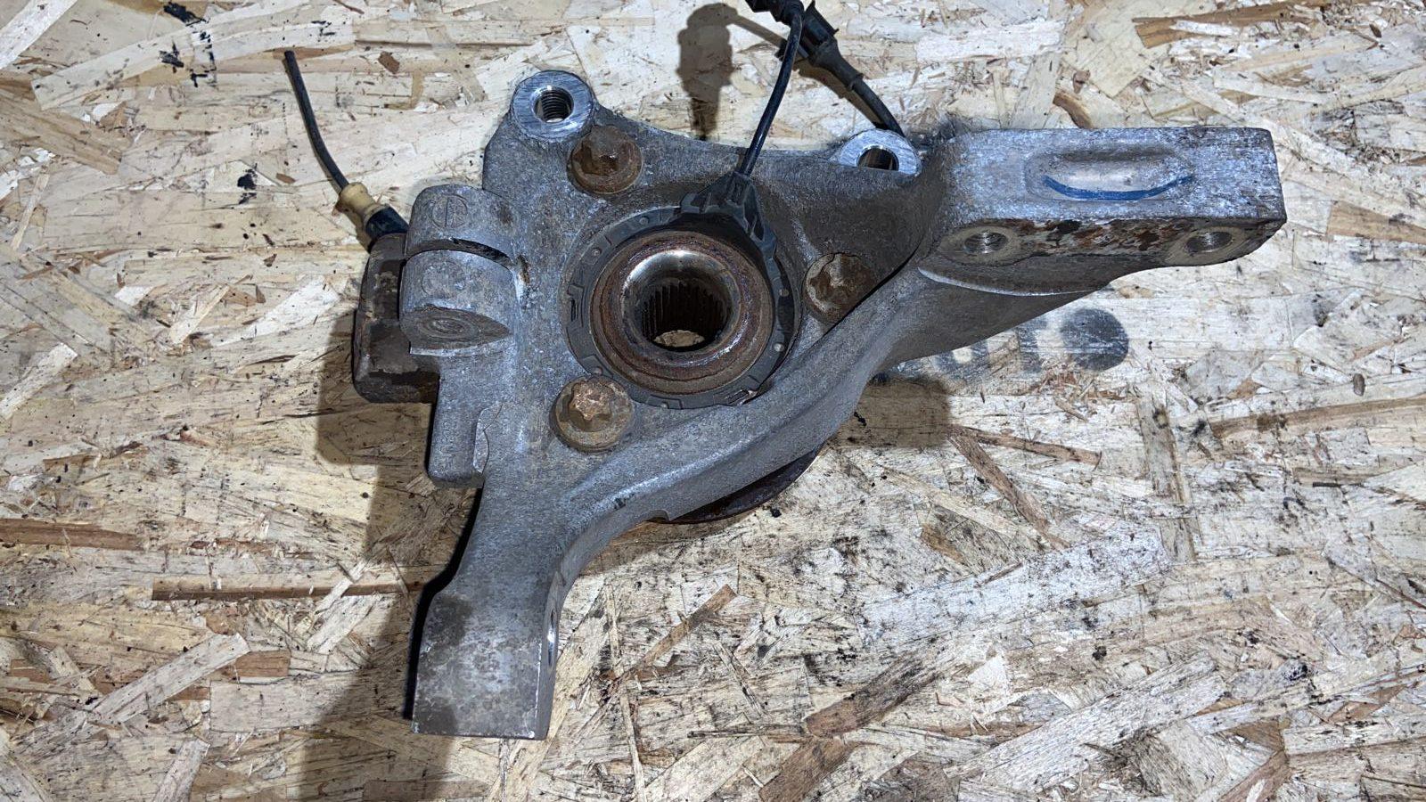 Кулак поворотный передний правый Opel Vectra/C 2002-2008