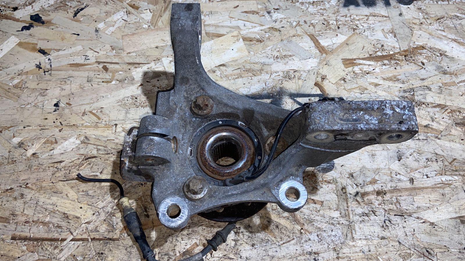 Кулак поворотный передний левый Opel Vectra/C 2002-2008